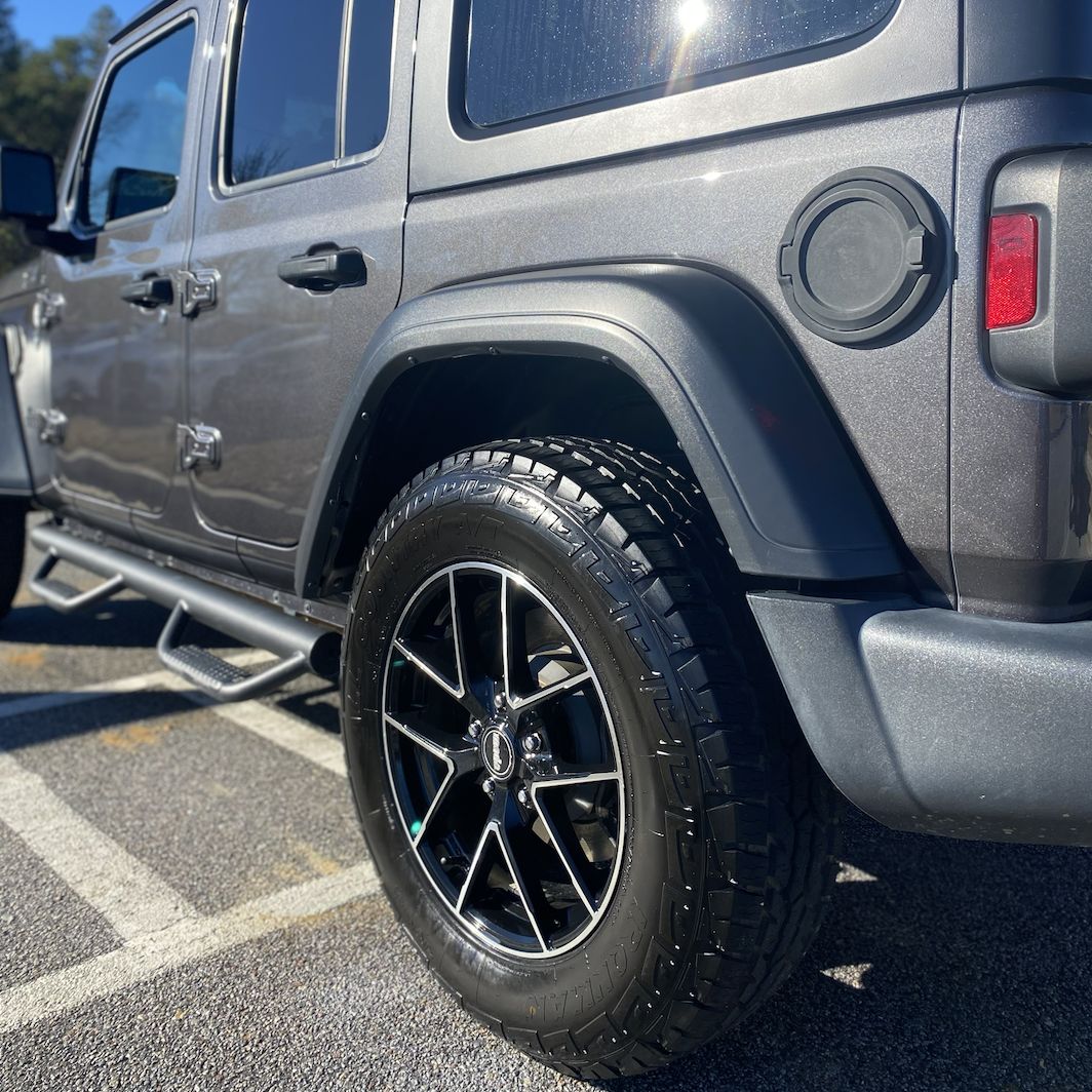 Jeep detail waxed and tire shine